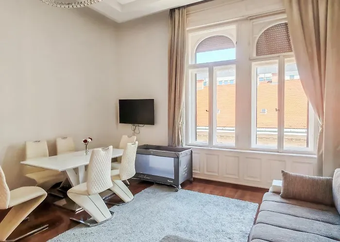 Apartman Sas Imperial Flat Basilika View Free Parking Upon Reservation